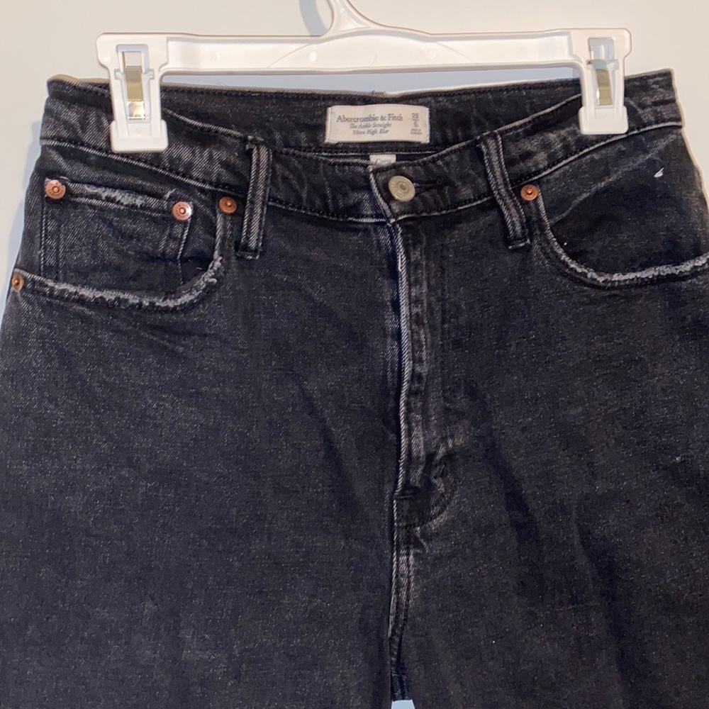 Abercrombie and Fitch - The ankle straight ultra high-rise